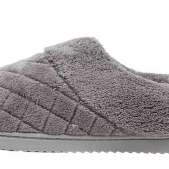 Dearfoams Cozy Gray Quilted Slippers - Picture 5 of 7